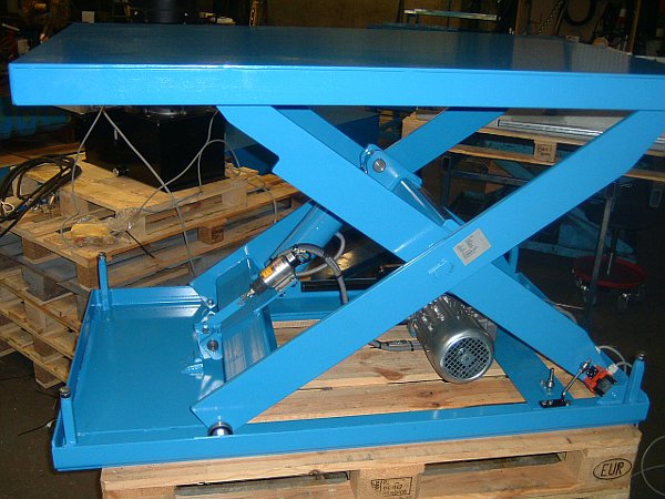 Electro-Hydraulic Platform Lift - (Section 1)