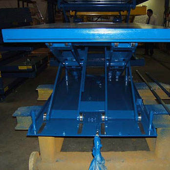 Heavy duty low closed lift table