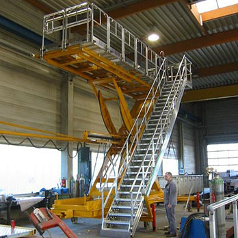 Mobile elevating work platform