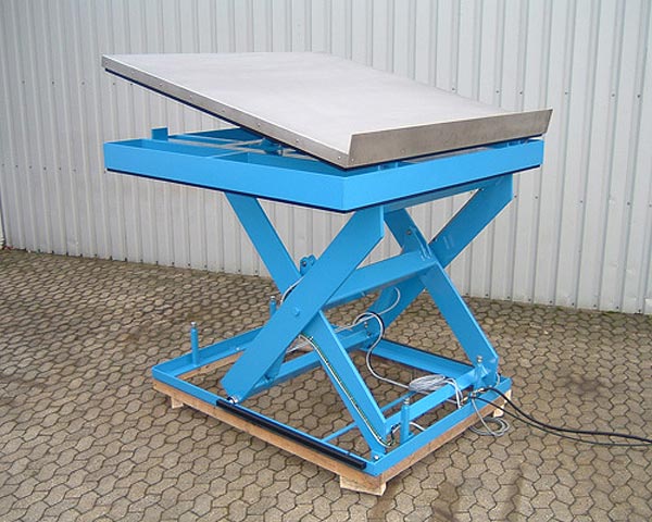 Scissor lift with stainless steel tilt table - (Section 2)