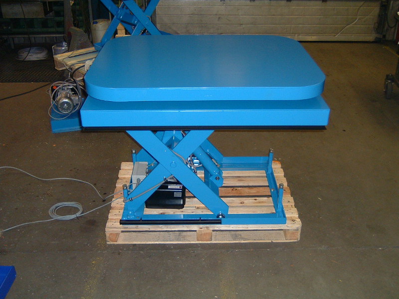 Scissor lift with turntable (Section 1)