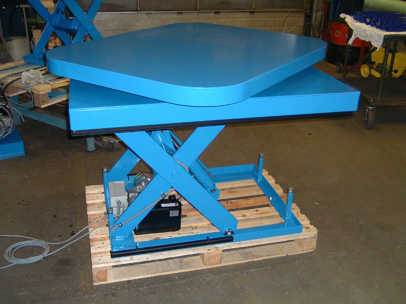 Scissor lift with turntable (Section 4)