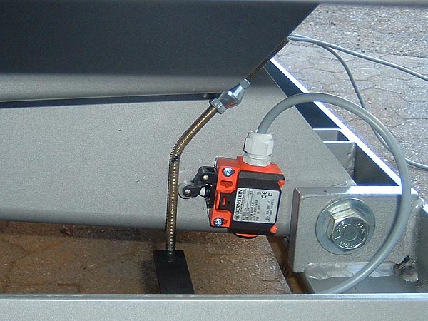 Adjustable height limit switch (Section 1)