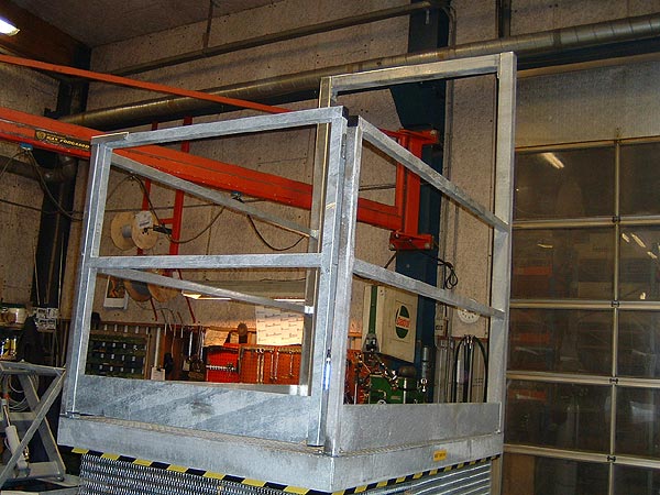 Corrosion resistant scissor lift