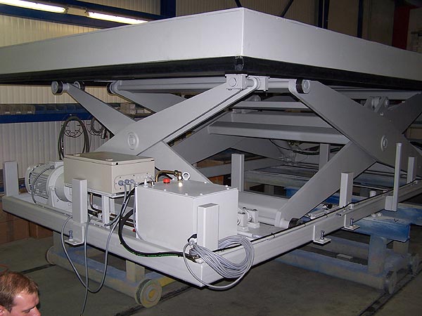 Double horizontal 15 tonne lift table with stabilising scissor (Section 1)