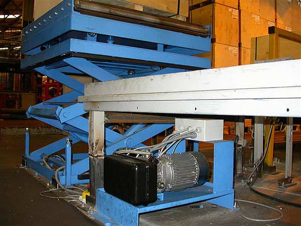 Double vertical scissor with turntable, gravity roller track and remote power pack (Section 1)