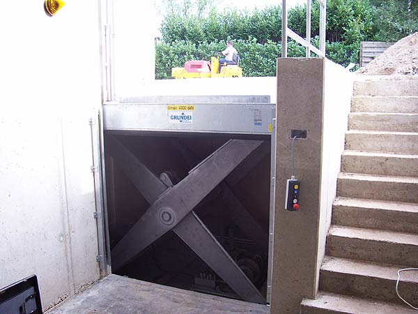 Outdoor wheelchair lift (Section 1)