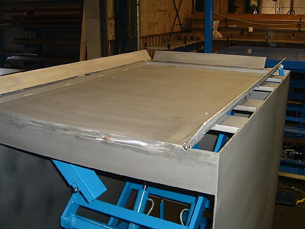 Scissor lift table with skirts (Section 1)