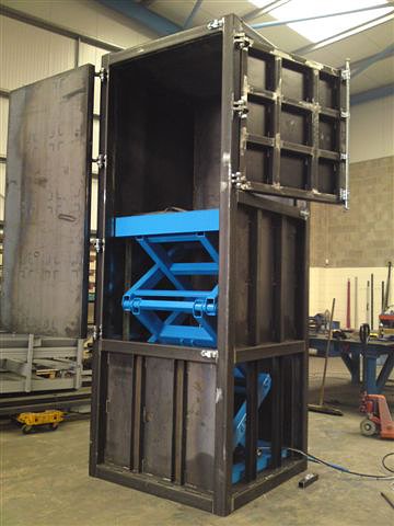 Scissor Lift in Autobaler Compactor (Section 1)